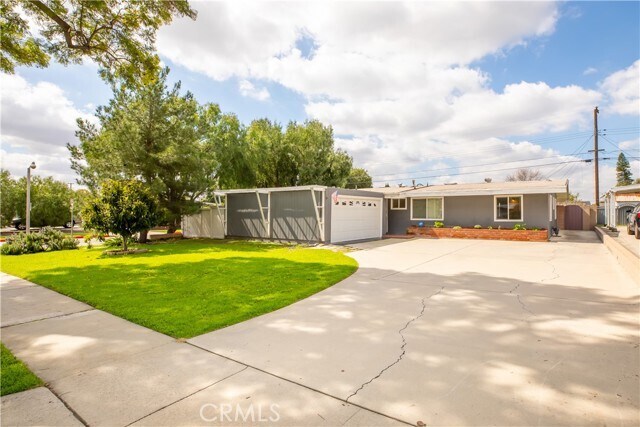 Building Photo - 801 Maertin Ln