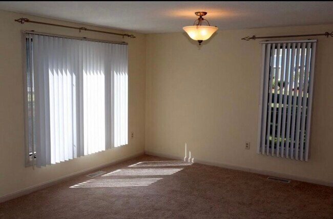 Foto del edificio - 4 Sunflower Ln