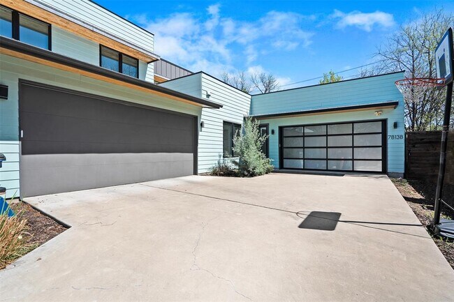 Foto del edificio - 7813 Mullen Dr