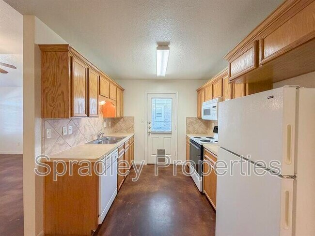 Building Photo - 5510 Luxor Dr