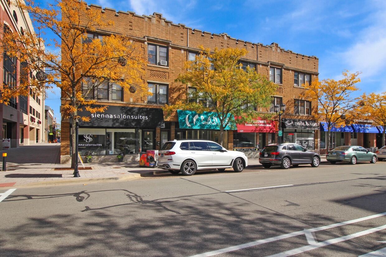 Primary Photo - 127 N Addison Ave