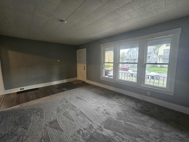 Foto del edificio - 1330 Louisiana Ave NW