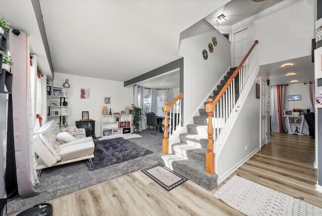 Foto del edificio - 1024 Birchwood Dr