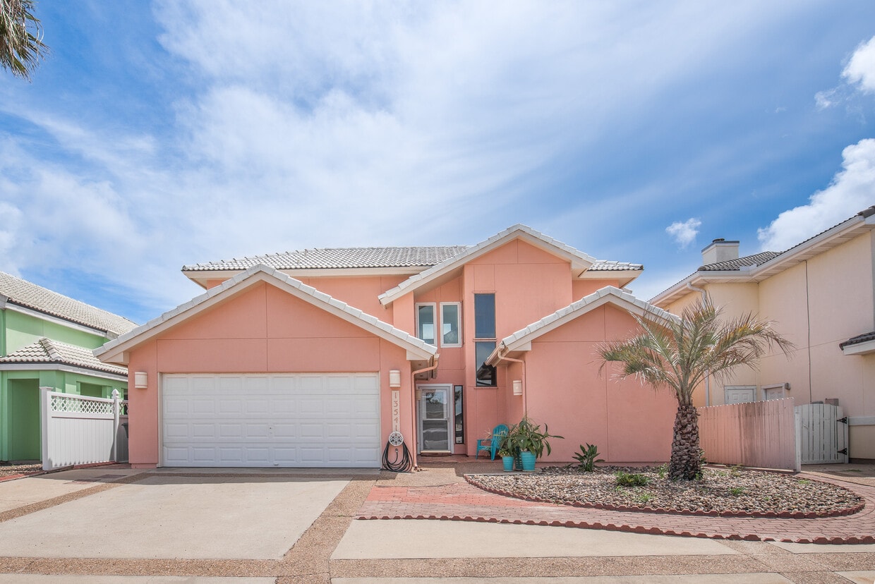 Primary Photo - 13541 Catamaran Dr