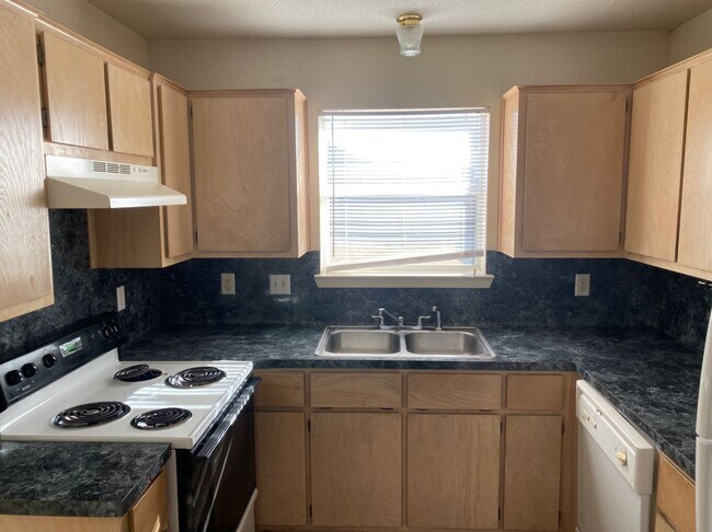 Foto del edificio - AVAILABLE NOW! - 2 WEEKS FREE!