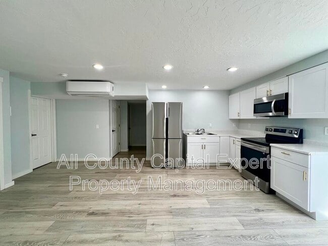 Building Photo - 711 W 660 S