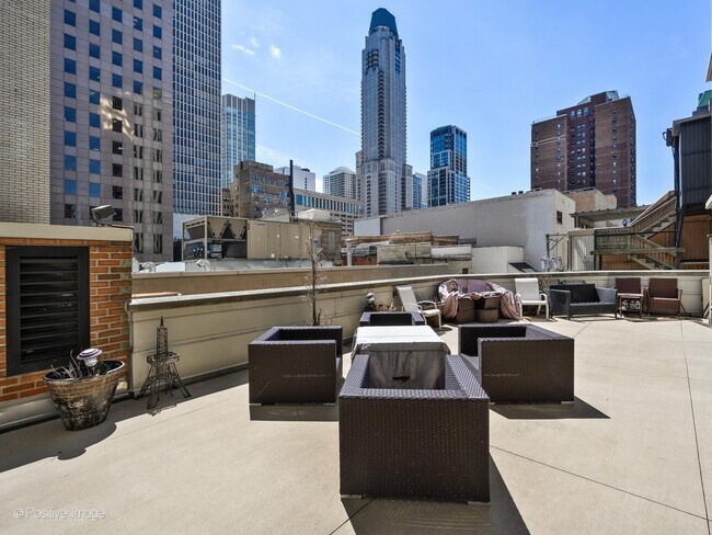 Foto del edificio - 1000 N Lake Shore Dr