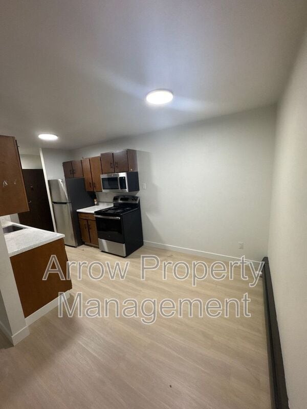 Building Photo - 215 E Arbor Ave
