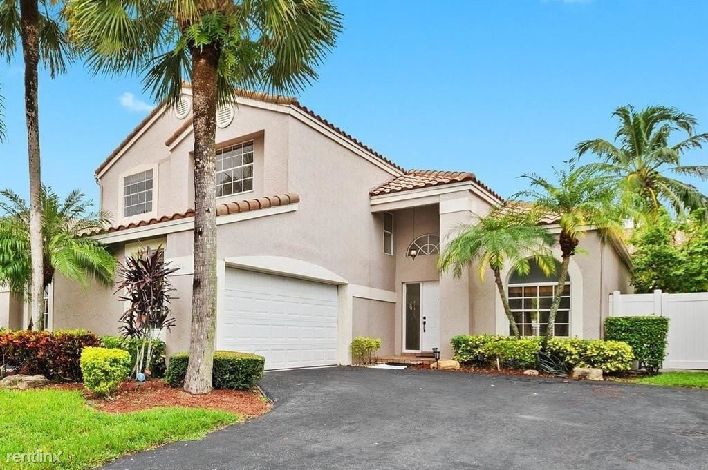 Primary Photo - 4 br, 2.5 bath House - 7685 NW 62nd Way