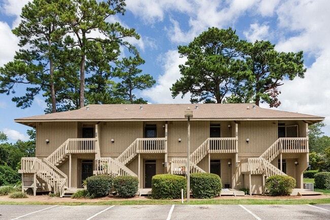 Building Photo - 2002 Sea Cliff Dr N