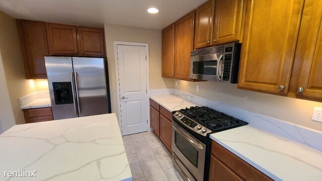 Building Photo - 4 br, 3 bath Townhome - 2325 Tara Ridge Trl