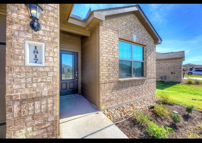 Building Photo - 1817 Liam Dr