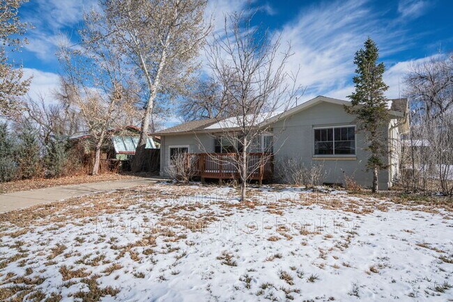 Building Photo - 1480 Tipperary St