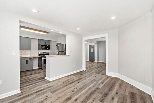 Foto del edificio - SCORE 50% OFF 1ST MONTH'S RENT IF SIGNED BY JUNE 19! Beautiful 3 bedroom home in Pittsburgh avail...