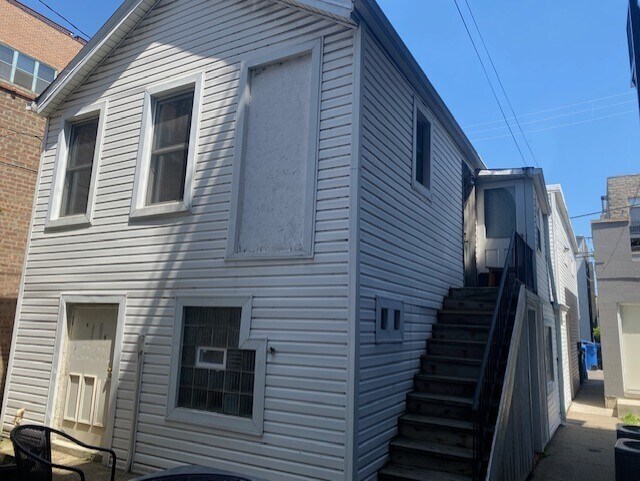 Building Photo - 827 N Wood St