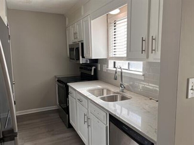 Foto del edificio - NEW DEAL! FIRST MONTH’S RENT FREE WITH A 1-YEAR LEASE!