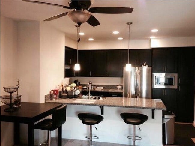 Cocina moderna - 680 Fernleaf Drive