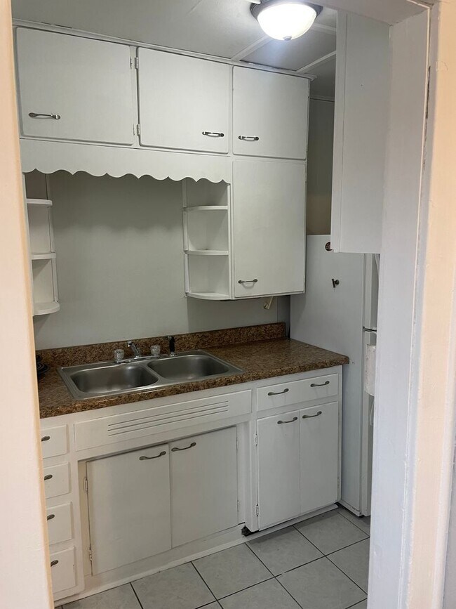 Foto del edificio - 1123 W 23rd St