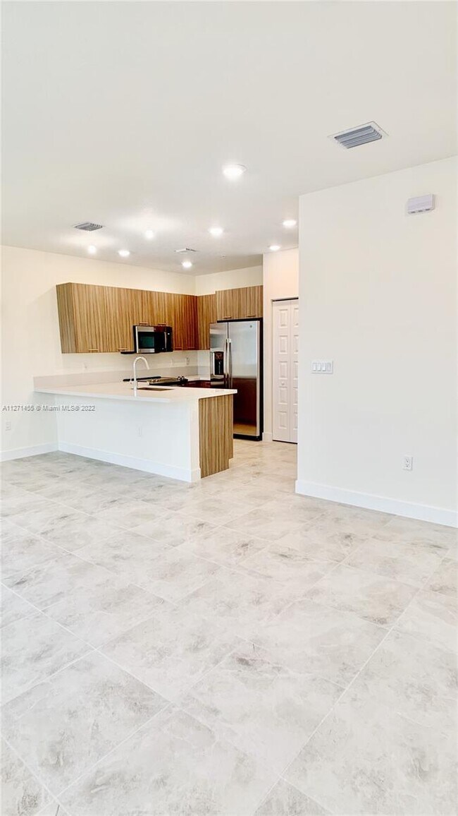 Foto del edificio - 6420 NW 102nd Path