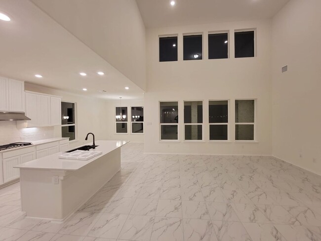 Building Photo - Spacious 5BR House in Leander