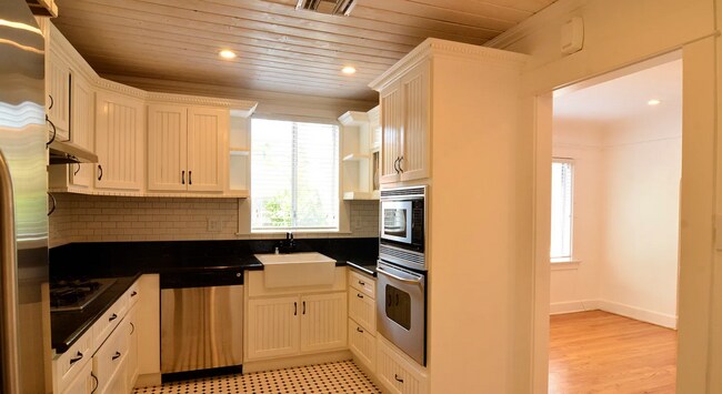 Foto del edificio - 1020 Havenhurst Dr