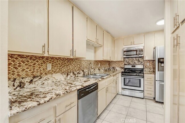 Building Photo - 1211 S Palmetto Ave