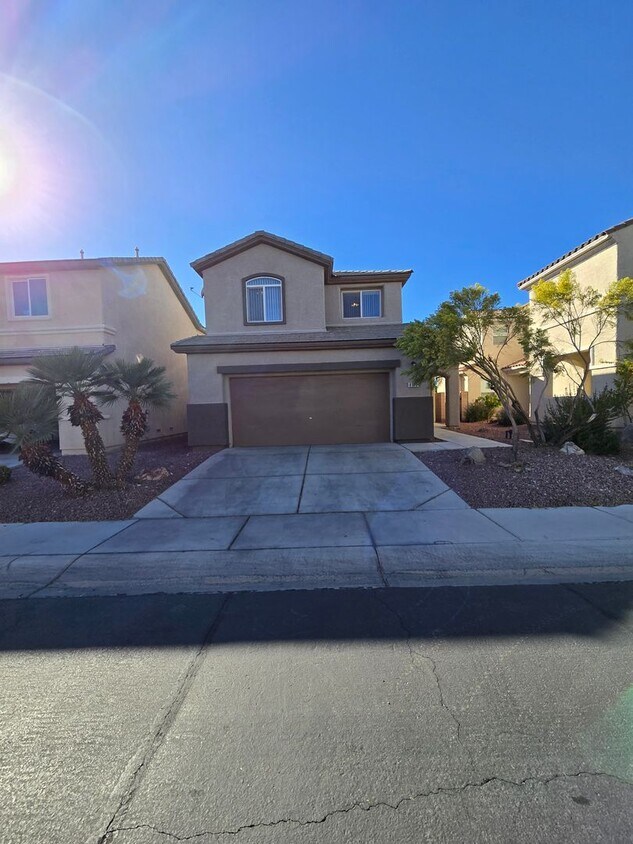 Primary Photo - An Amazing 3 Bedroom, 2 Story Home in Silv...