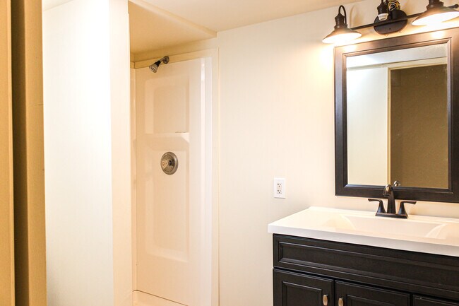 Foto del edificio - 5546 Bridgewood Dr