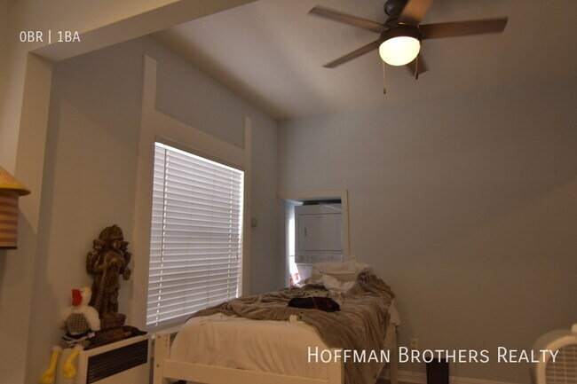 Foto del edificio - 2360 W Washington Blvd