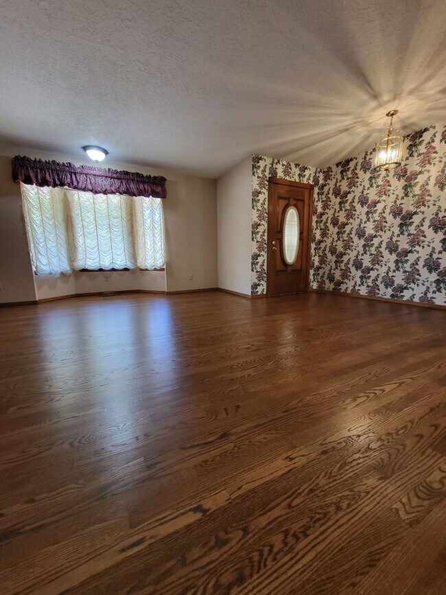 Building Photo - (2-3) Bed/(2) Bath Home in South Core Norman!