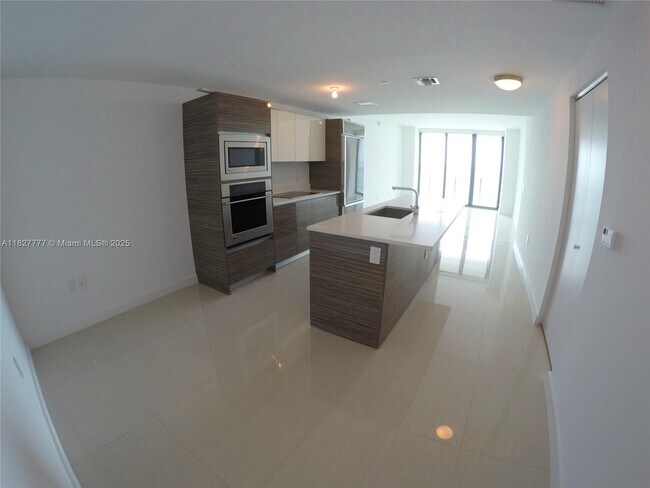 Foto del edificio - 460 NE 28th St