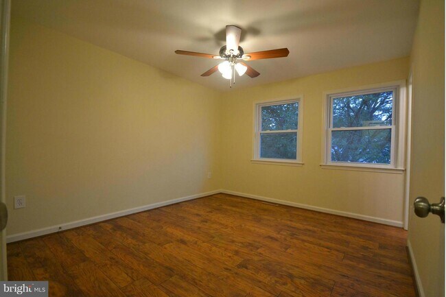 Building Photo - 38 Wayside Ct