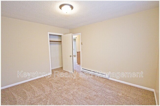 Building Photo - 151 Airport Rd