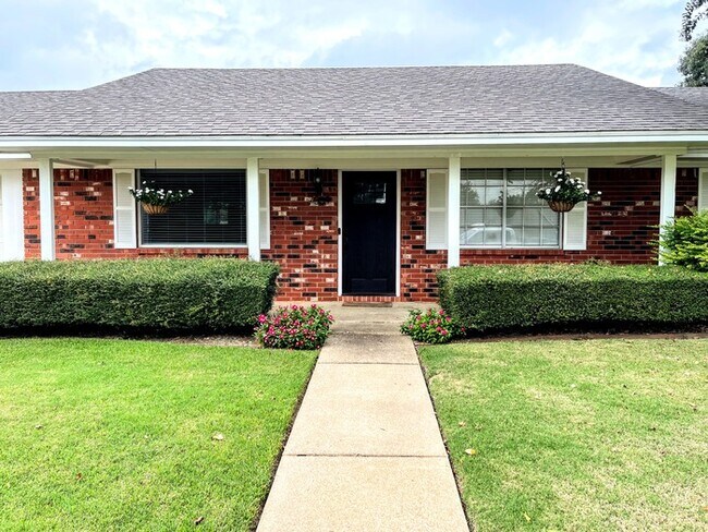 Building Photo - Home Available Now in PGISD