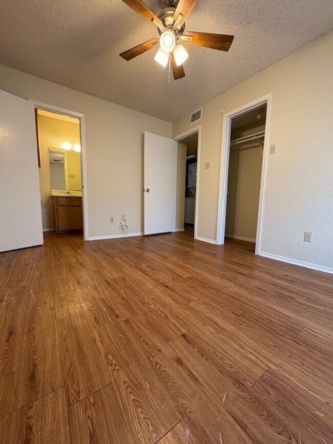 Building Photo - Modern 2BR/2BA Condo – Newly Remodeled Kitchen & Prime Location!
