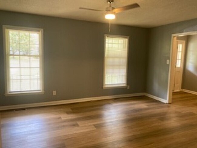 Building Photo - 5537 Lawnwood Dr