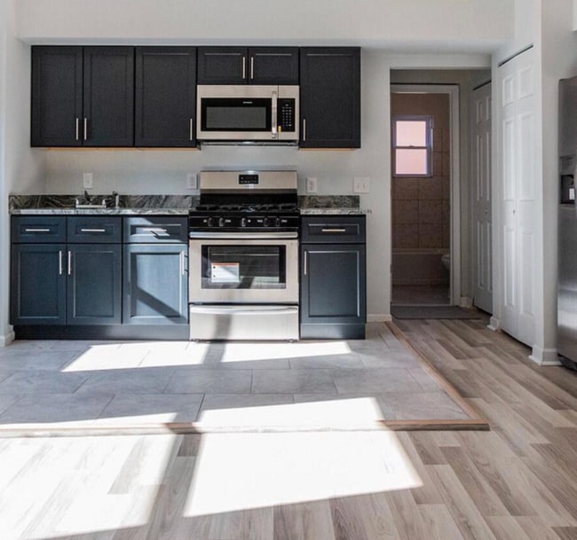 Photo - 529 16th St NE House