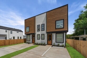 Building Photo - 8605 Amadwe St