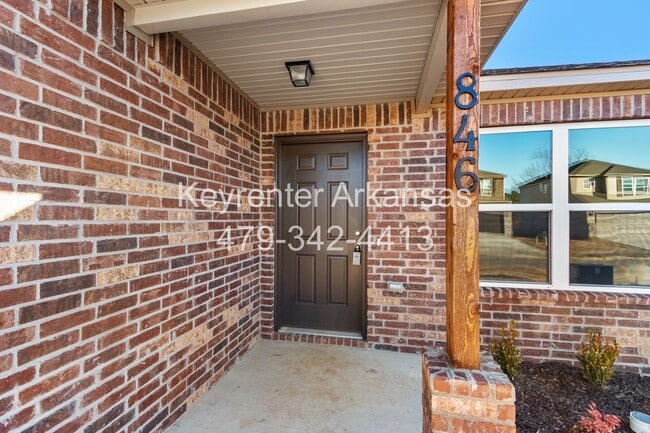 Building Photo - Brand new 3 bedroom, 2 bathroom home in Fayetteville, Arkansas
