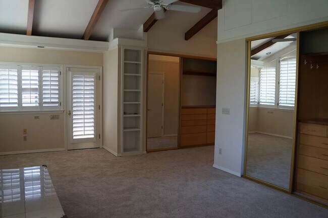 Building Photo - Lovely spacious home, dual levels, Cuperti...