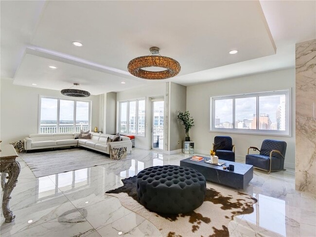 Building Photo - 100 S Eola Dr