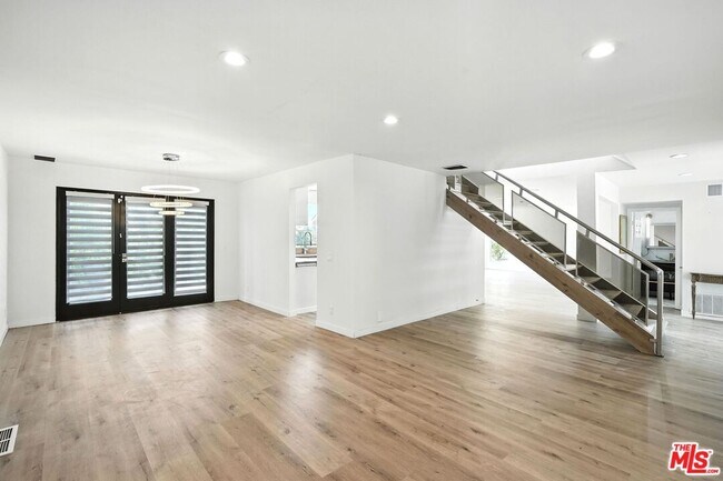 Foto del edificio - 5128 Llano Dr
