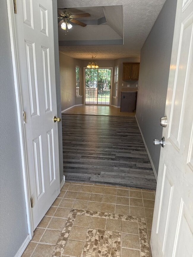 Foto del edificio - 3 bedroom/2 bath house w/ 1 car garage