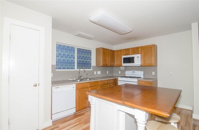 Building Photo - 20630 Sycamore Crest Ln