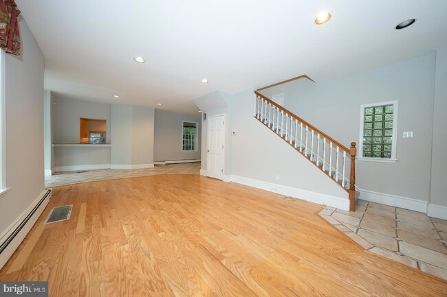 Building Photo - 212 Elm Terrace