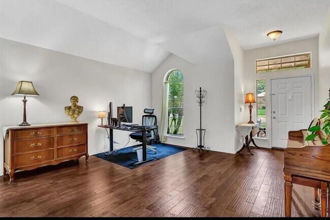 Foto del edificio - 7641 King Arthur Rd