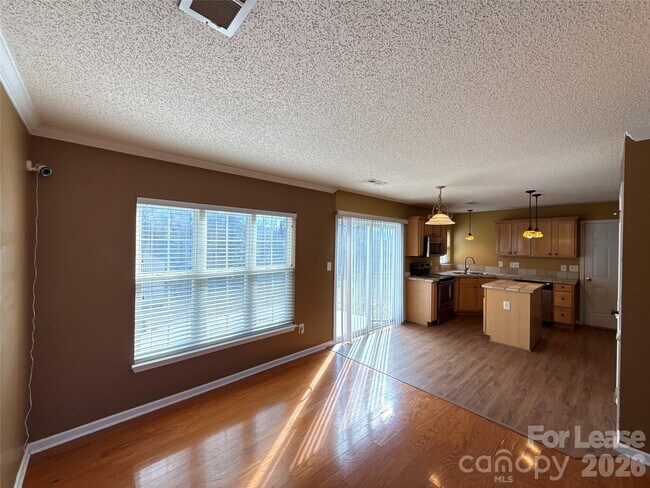 Building Photo - 7304 Ravanna Dr