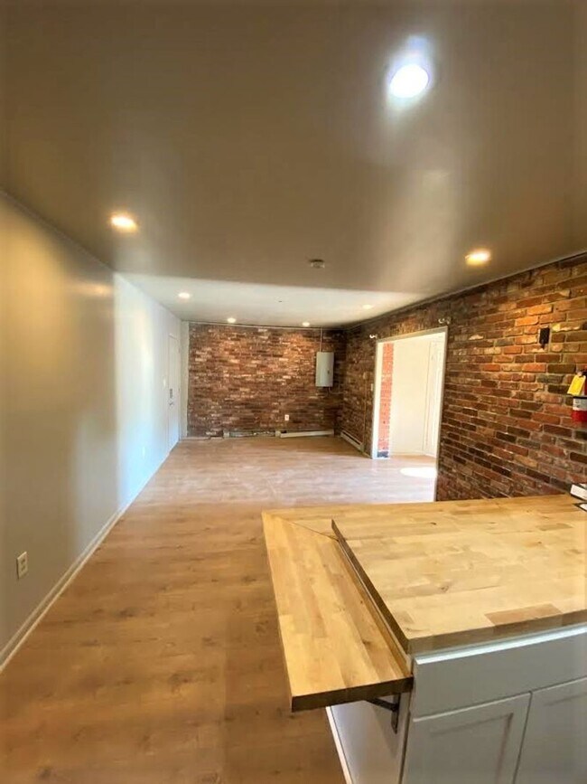 Building Photo - (1 block from Kirkwood) Downtown Penthouse...