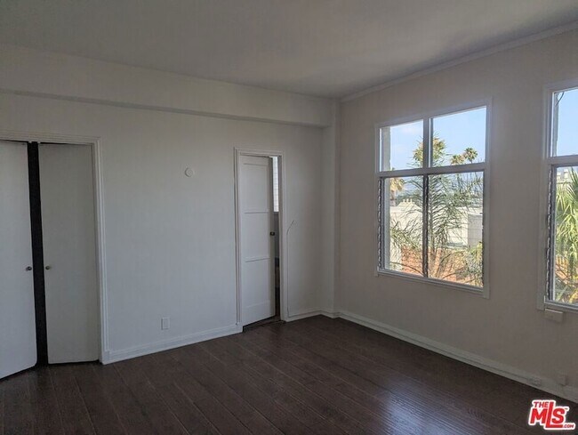 Foto del edificio - 634 S Gramercy Pl