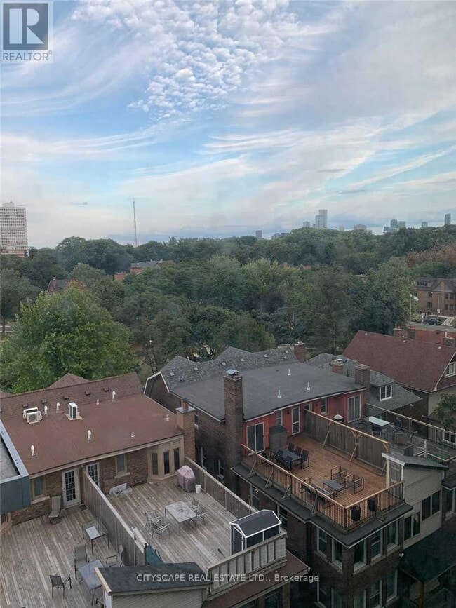 Building Photo - 501-501 St Clair Ave W